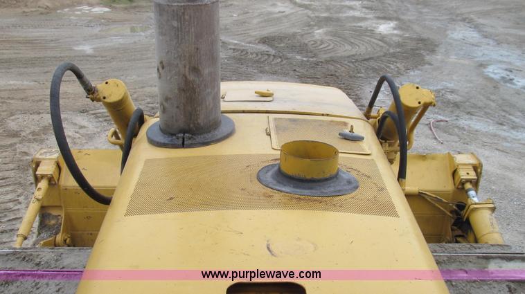 image for item E3998 1990 John Deere 850B Long Track dozer