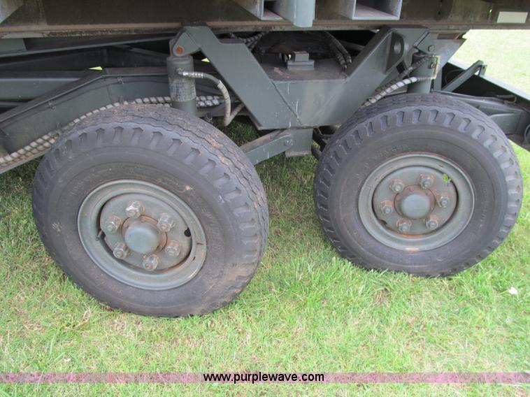 image for item F3207 1985 Emersion A/S32H5A cargo loader