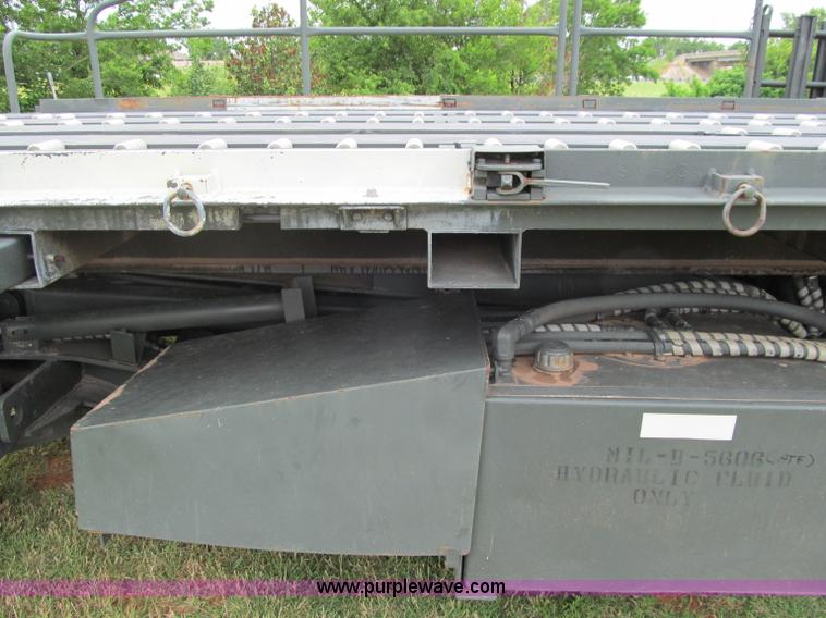 image for item F3207 1985 Emersion A/S32H5A cargo loader