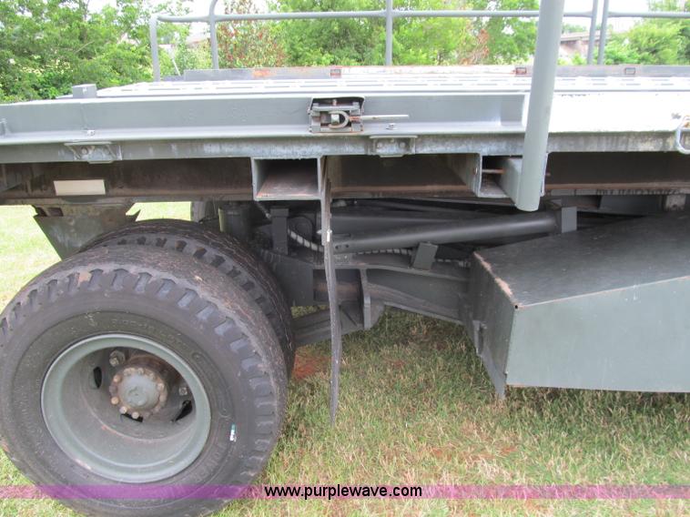 image for item F3207 1985 Emersion A/S32H5A cargo loader