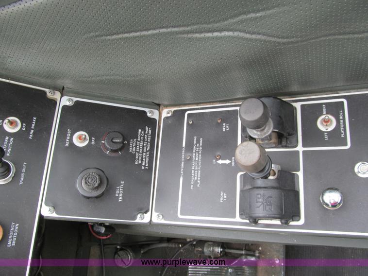 image for item F3207 1985 Emersion A/S32H5A cargo loader