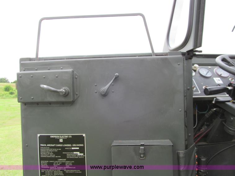 image for item F3207 1985 Emersion A/S32H5A cargo loader