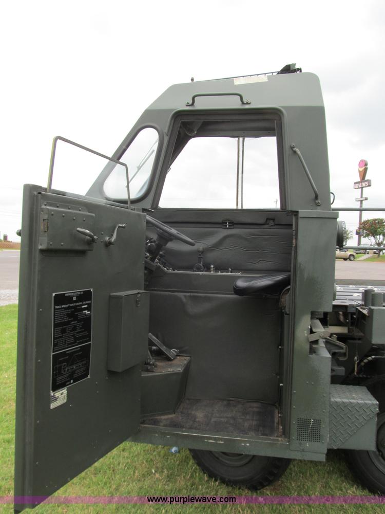 image for item F3207 1985 Emersion A/S32H5A cargo loader