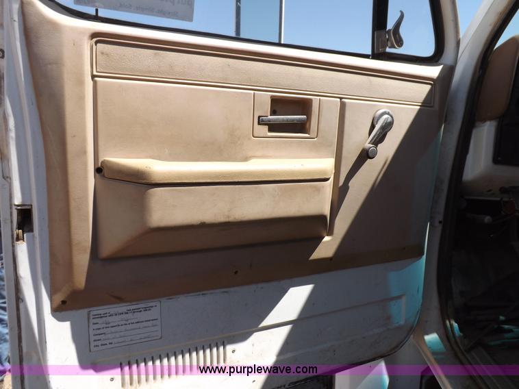 image for item F8729 1984 GMC TopKick oilfield truck