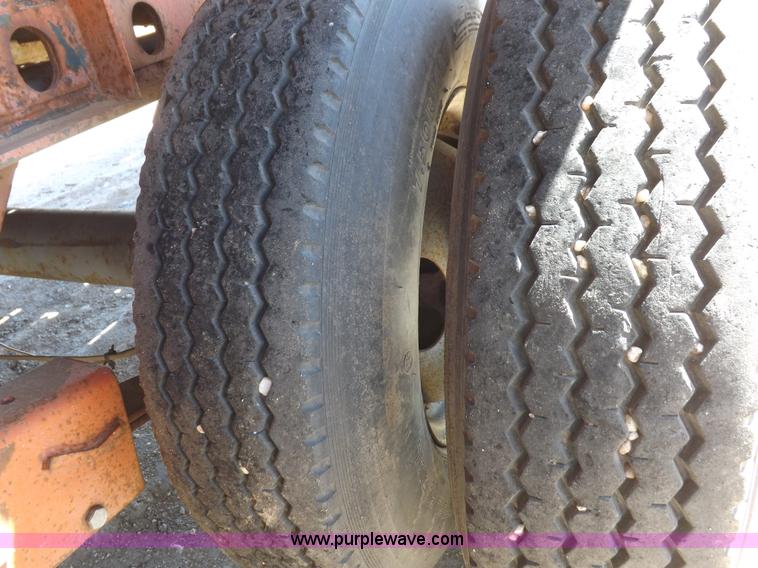 image for item F8736 1996 tandem axle trailer