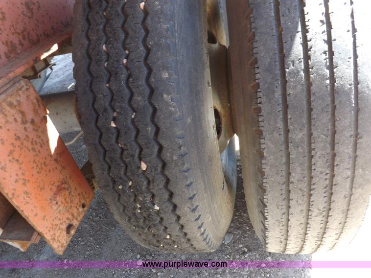 image for item F8736 1996 tandem axle trailer