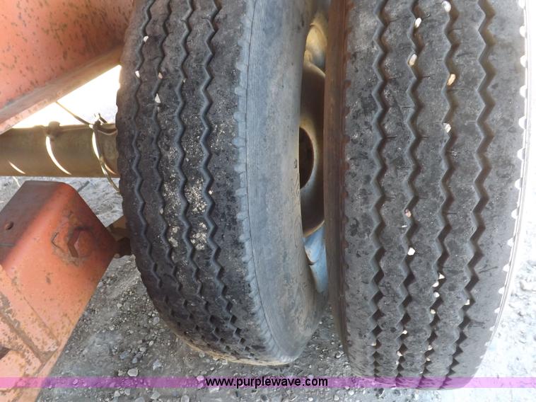 image for item F8736 1996 tandem axle trailer