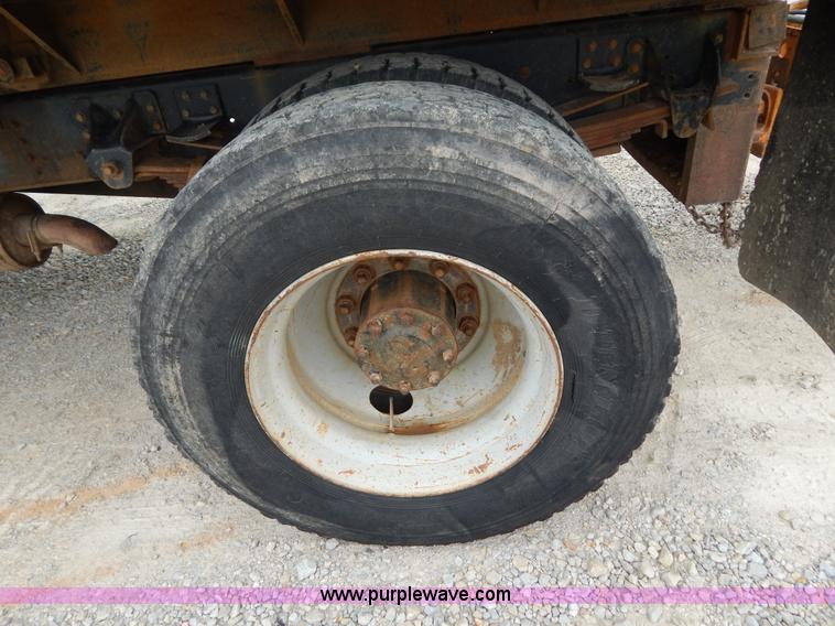 image for item G3200 1995 Chevrolet Kodiak dump truck