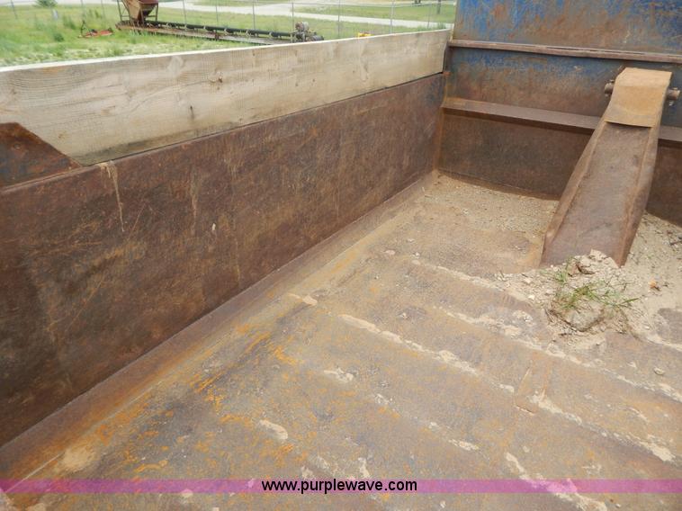 image for item G3200 1995 Chevrolet Kodiak dump truck