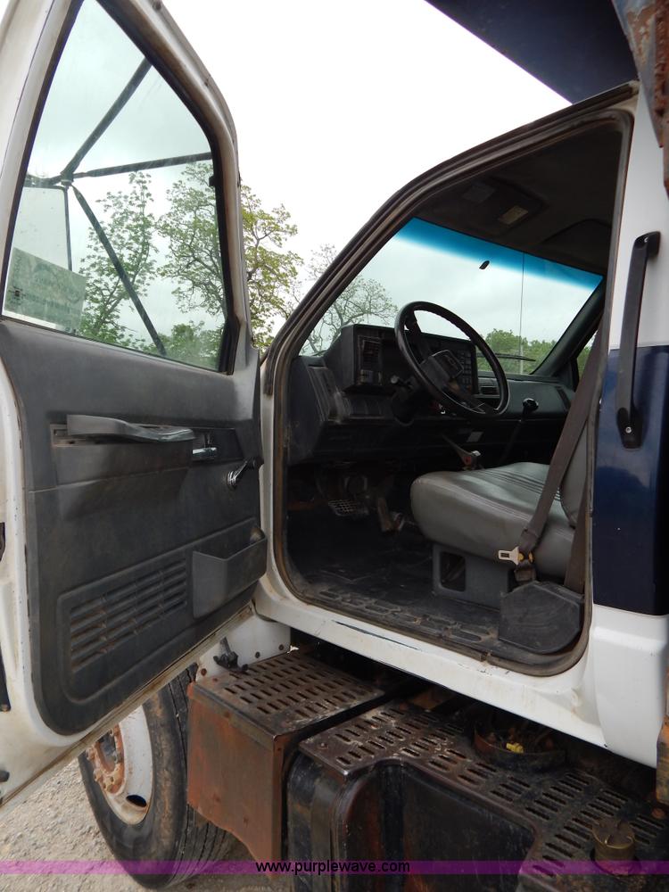 image for item G3200 1995 Chevrolet Kodiak dump truck
