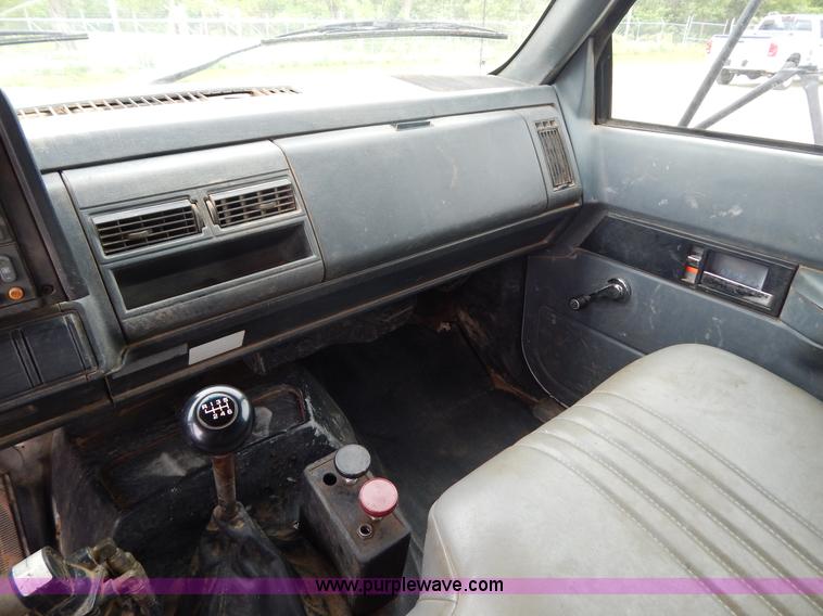 image for item G3200 1995 Chevrolet Kodiak dump truck