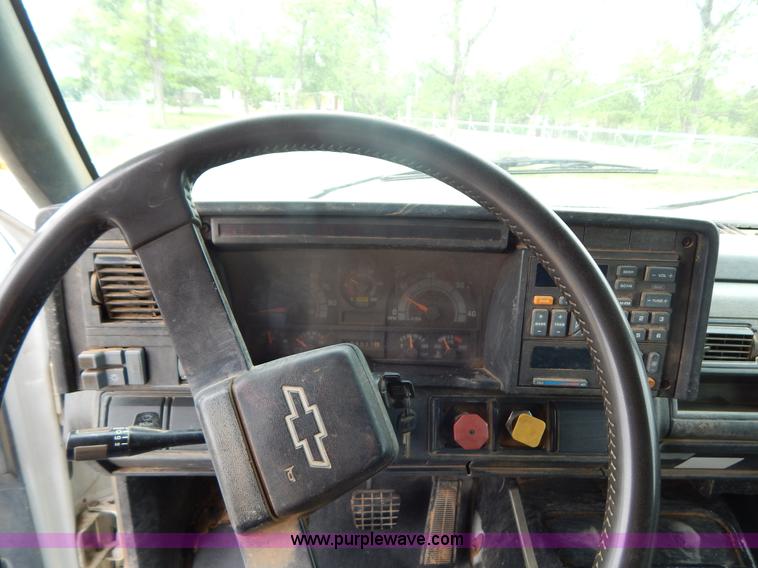 image for item G3200 1995 Chevrolet Kodiak dump truck