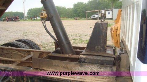 image for item G3200 1995 Chevrolet Kodiak dump truck