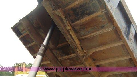 image for item G3200 1995 Chevrolet Kodiak dump truck