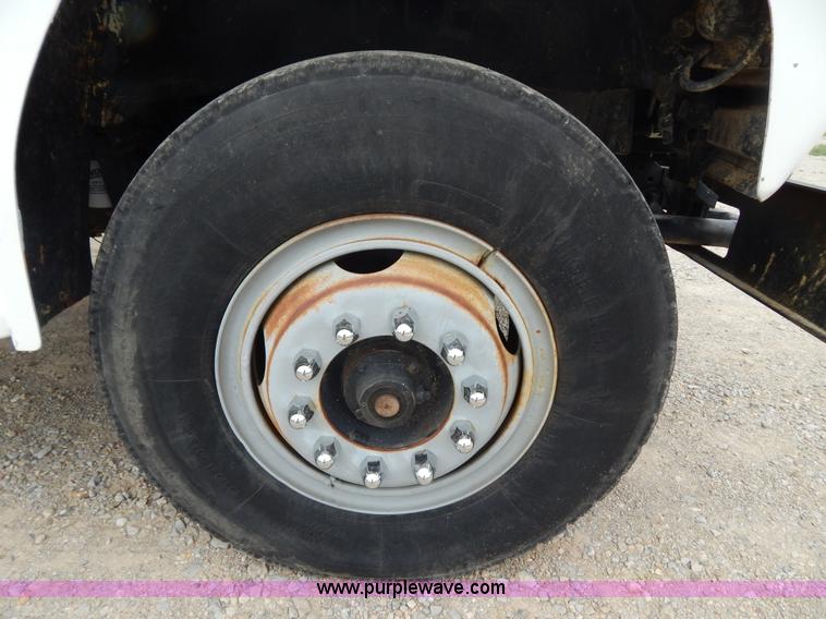 image for item G3202 1990 Ford F800 water truck