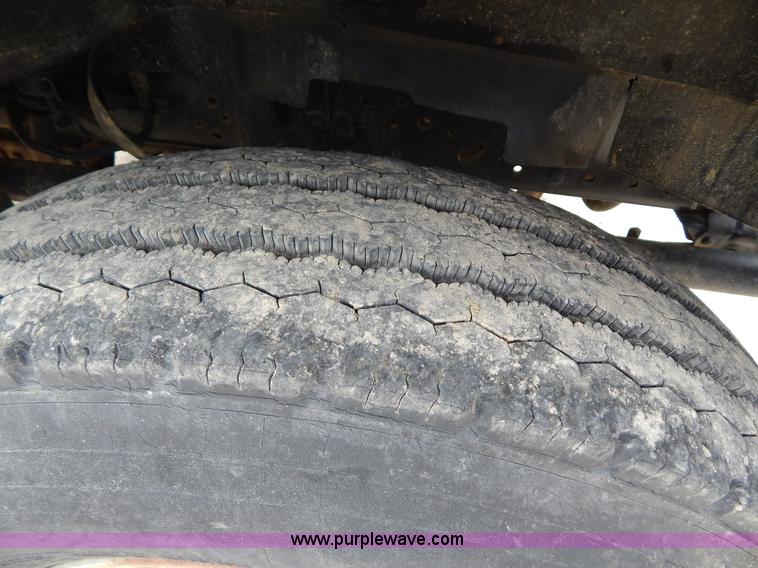 image for item G3202 1990 Ford F800 water truck