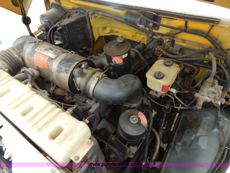 image for item G3202 1990 Ford F800 water truck