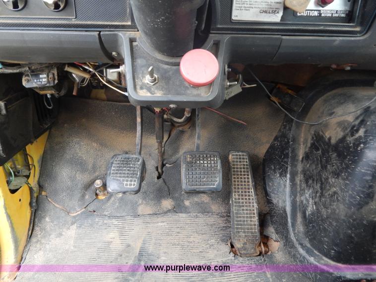 image for item G3202 1990 Ford F800 water truck