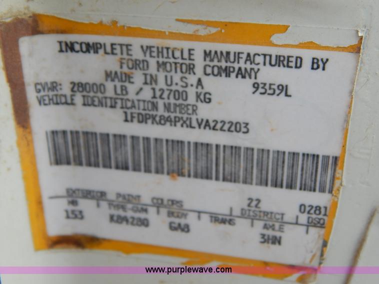 image for item G3202 1990 Ford F800 water truck