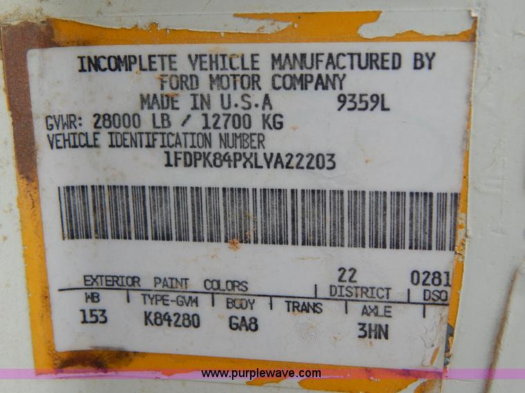 image for item G3202 1990 Ford F800 water truck