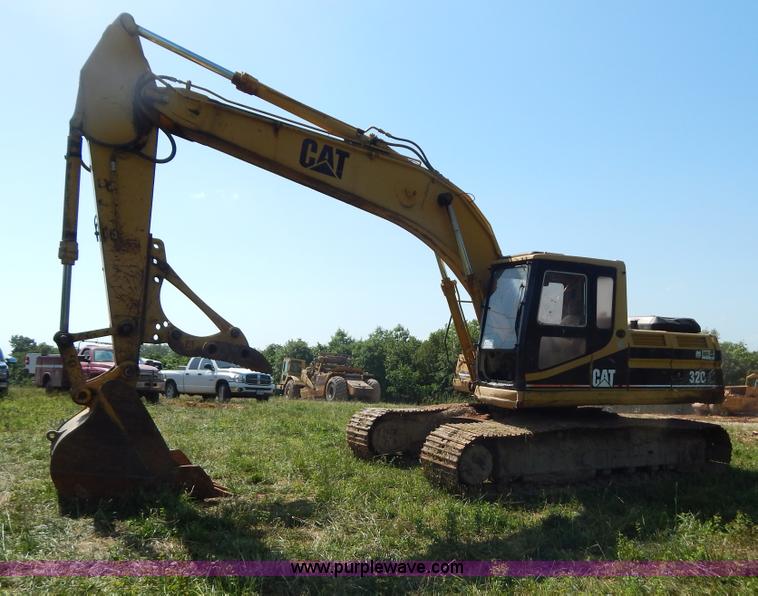 image for item G3261 1995 Caterpillar 320L excavator