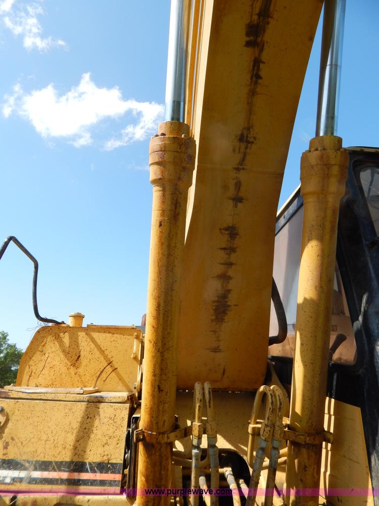 image for item G3261 1995 Caterpillar 320L excavator