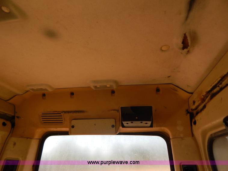 image for item G3261 1995 Caterpillar 320L excavator