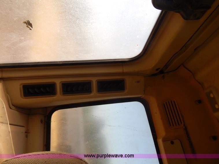 image for item G3261 1995 Caterpillar 320L excavator