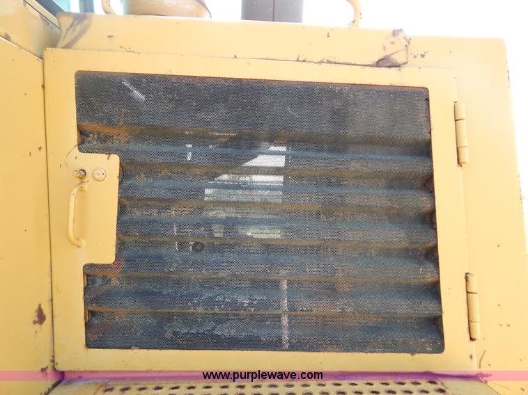 image for item G3262 1985 Caterpillar 953 track loader