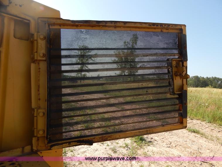 image for item G3262 1985 Caterpillar 953 track loader