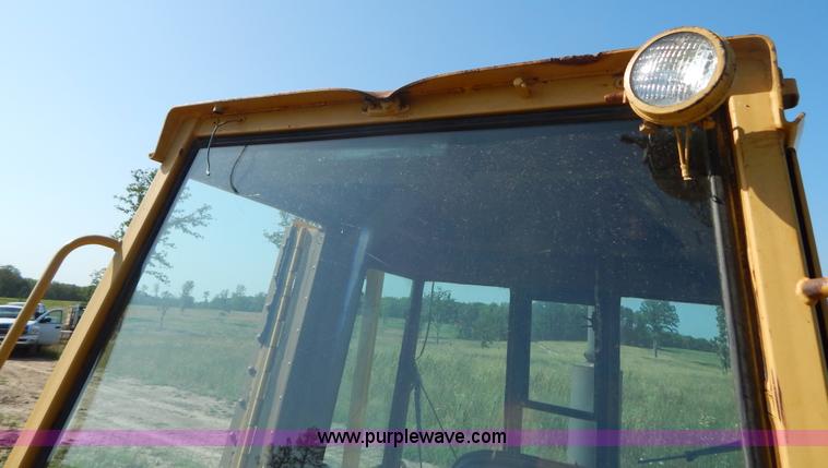 image for item G3262 1985 Caterpillar 953 track loader