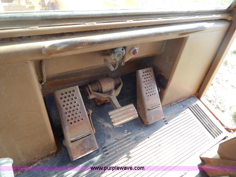 image for item G3262 1985 Caterpillar 953 track loader