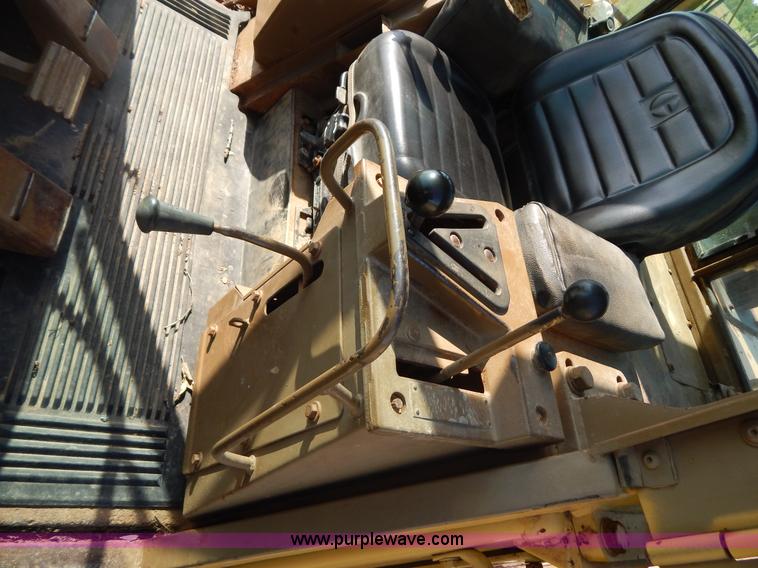 image for item G3262 1985 Caterpillar 953 track loader