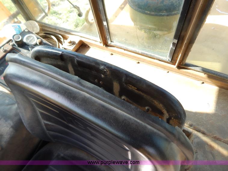 image for item G3262 1985 Caterpillar 953 track loader