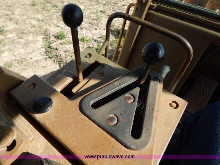 image for item G3262 1985 Caterpillar 953 track loader