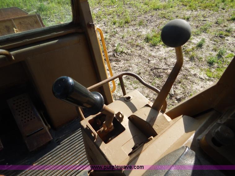 image for item G3262 1985 Caterpillar 953 track loader