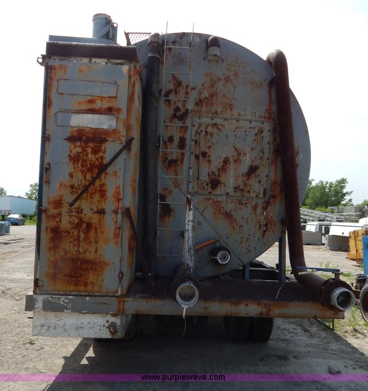 image for item G3280 Approximately 10,000 gallon portable tank