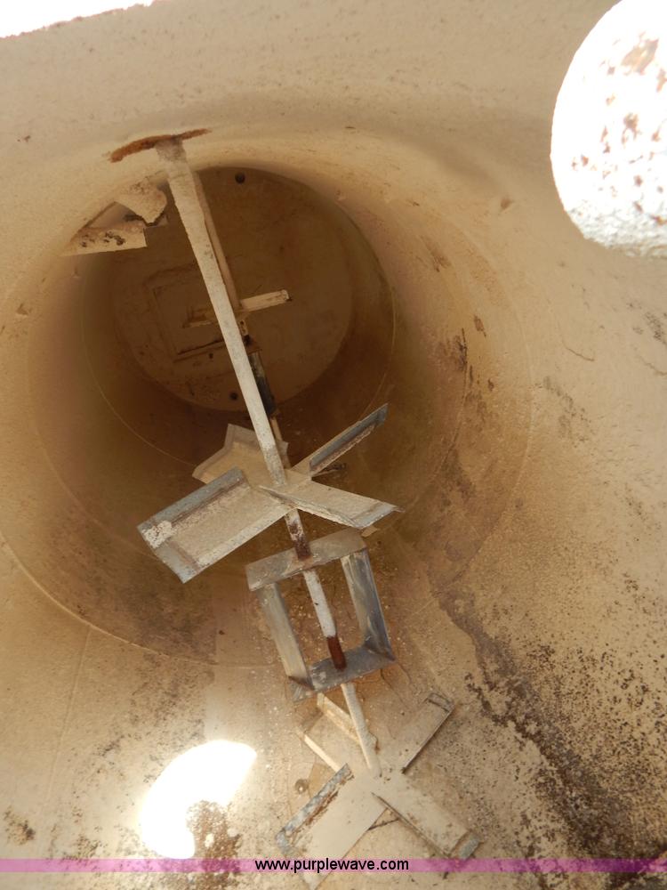 image for item G3280 Approximately 10,000 gallon portable tank