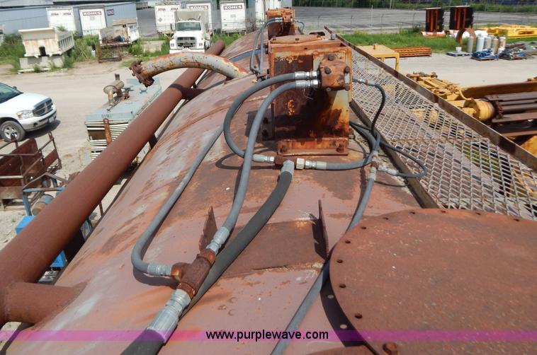 image for item G3280 Approximately 10,000 gallon portable tank