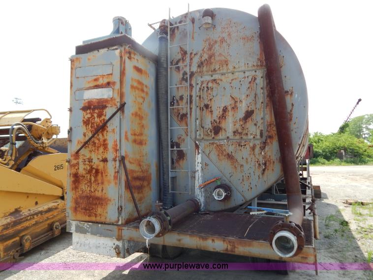 image for item G3280 Approximately 10,000 gallon portable tank