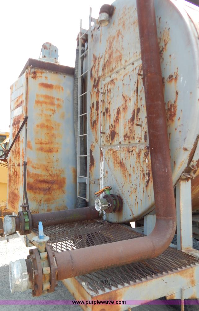 image for item G3280 Approximately 10,000 gallon portable tank