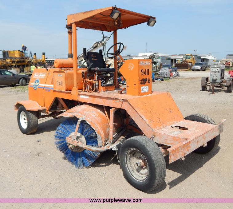 image for item G3282 Broce RC300 broom