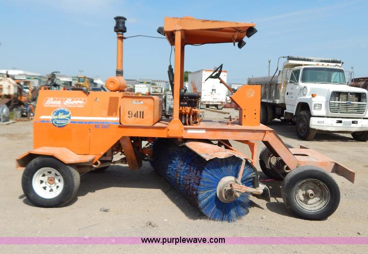 image for item G3282 Broce RC300 broom