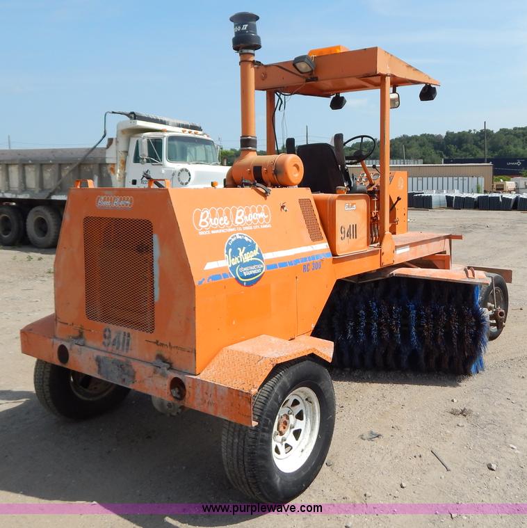 image for item G3282 Broce RC300 broom