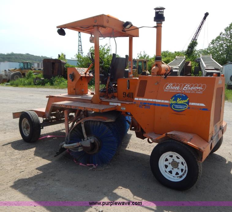 image for item G3282 Broce RC300 broom