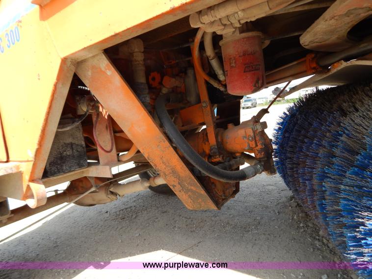 image for item G3282 Broce RC300 broom