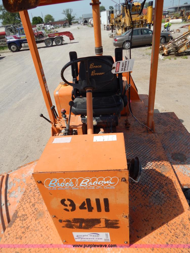 image for item G3282 Broce RC300 broom