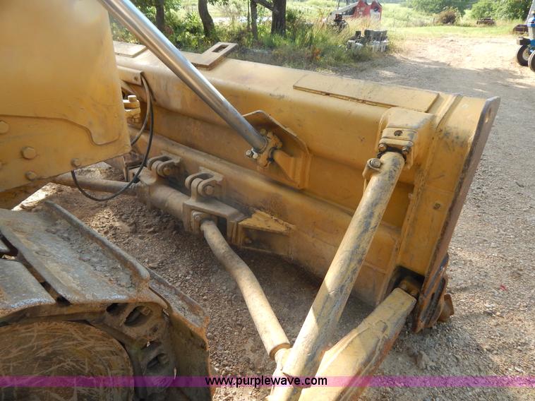 image for item G9500 1977 Caterpillar D6D dozer