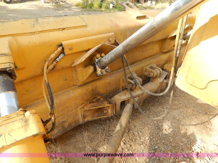 image for item G9500 1977 Caterpillar D6D dozer