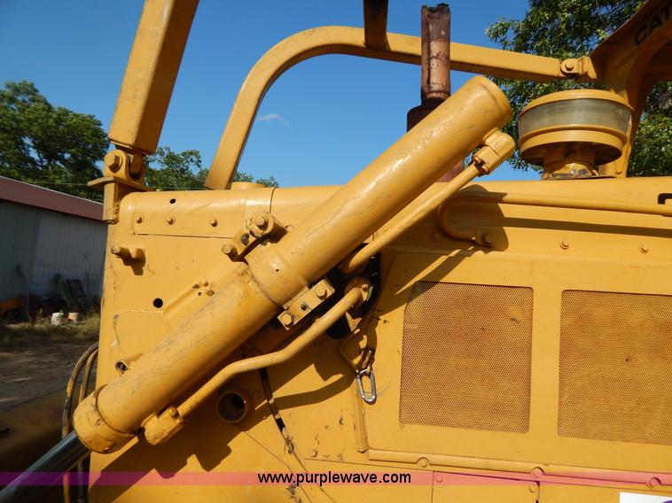 image for item G9500 1977 Caterpillar D6D dozer